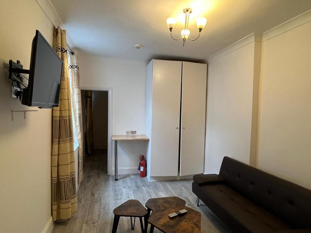 F4-ground Floor Studio Fits 3 Near Paddington * London