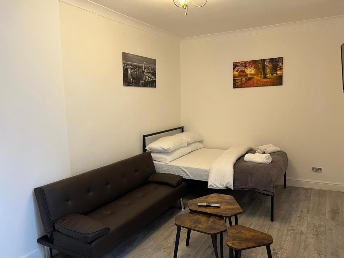 F4-ground Floor Studio Fits 3 Near Paddington Apartment London