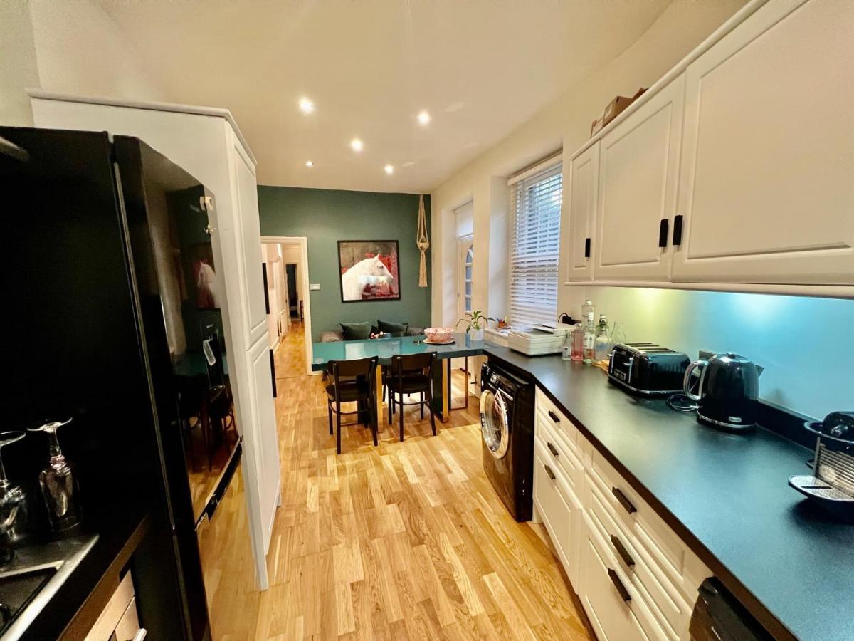 Appartement Spacious Flat With Huge Patio In Central *