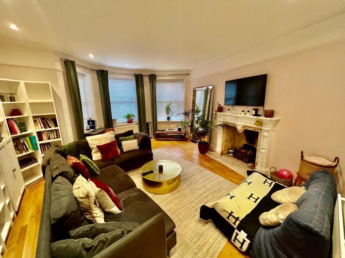 Spacious Flat With Huge Patio In Central * Londen