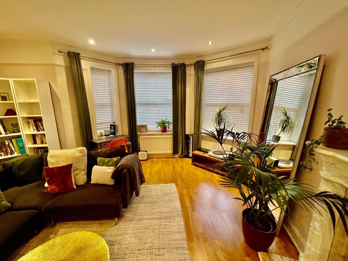 Appartement Spacious Flat With Huge Patio In Central *