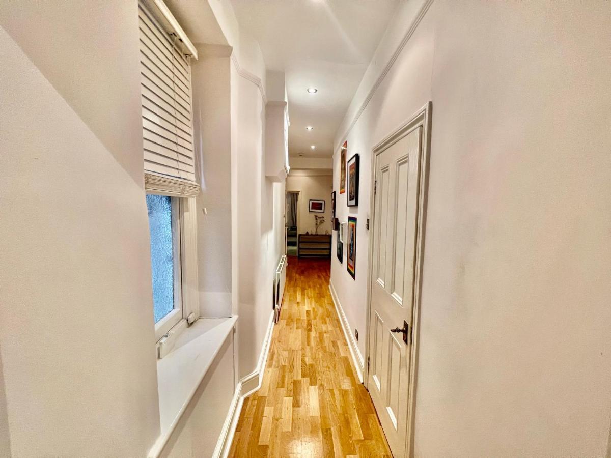 Appartement Spacious Flat With Huge Patio In Central *