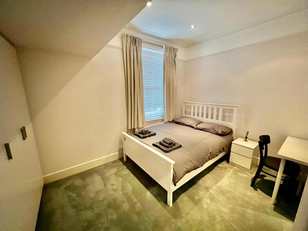 Spacious Flat With Huge Patio In Central Appartement Londen