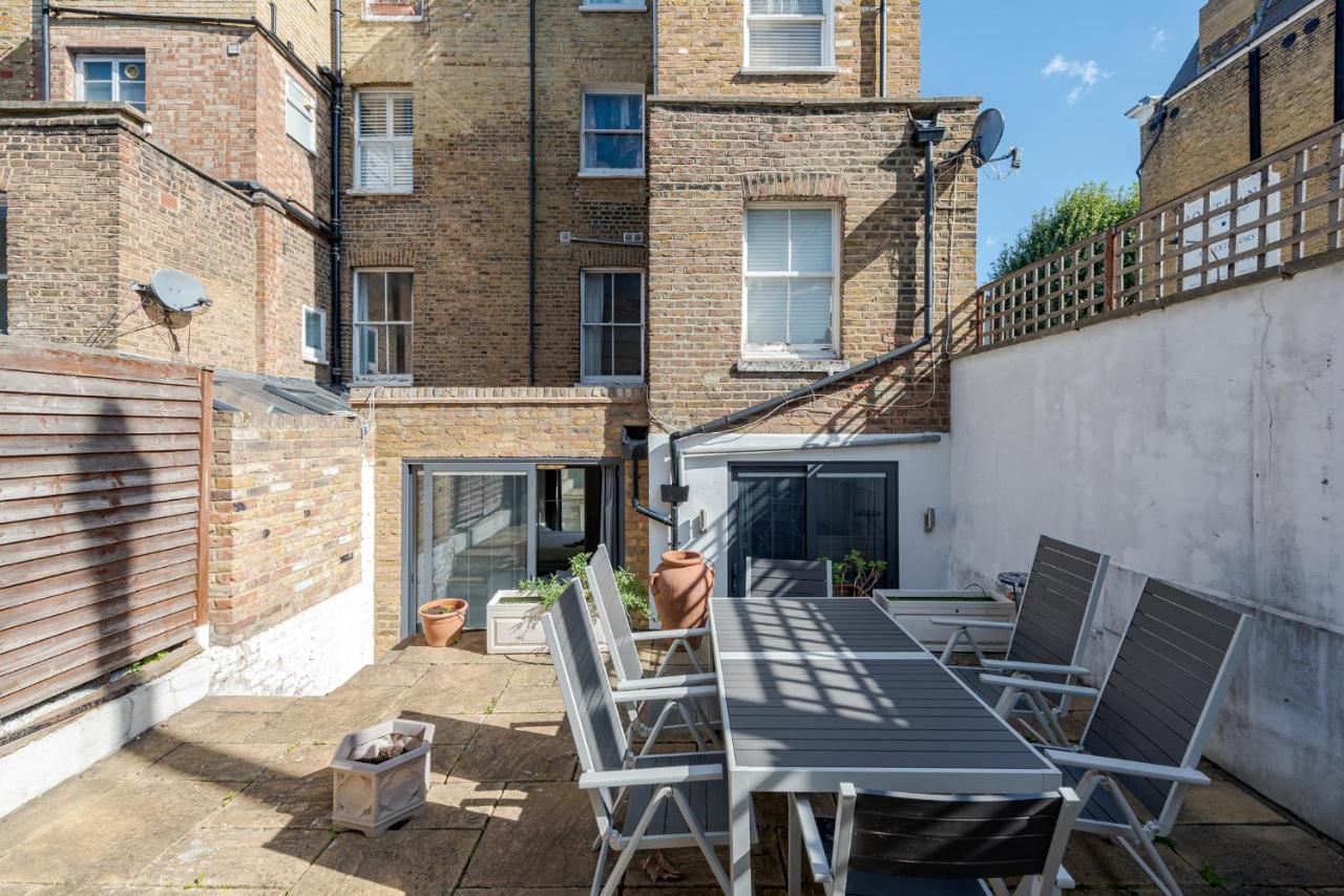 Attractive With Private Patio In Fashionable Fulham By Underthedoormat *