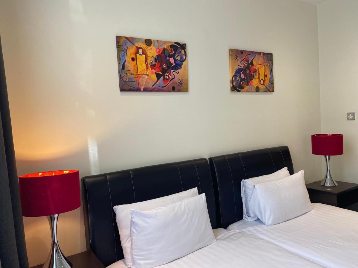 Grand Plaza Con Servicio