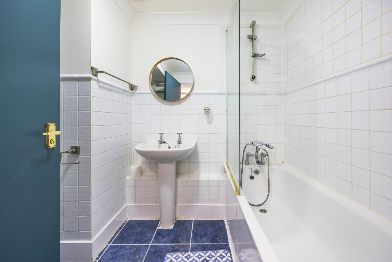 Docklands Wharf Apartments, Near O2 And Excel Apartment London
