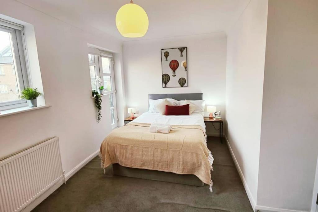 Aldgate Flats In E1. Appartement *