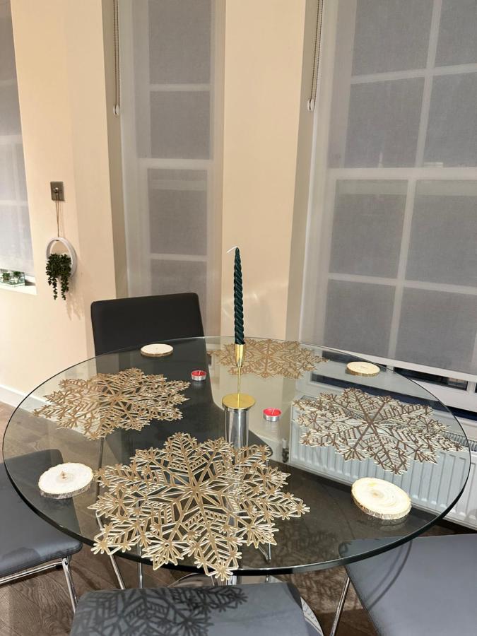 1 Spacious Luxury Bedroom Flat On Oxford St, Next To Selfridges * London