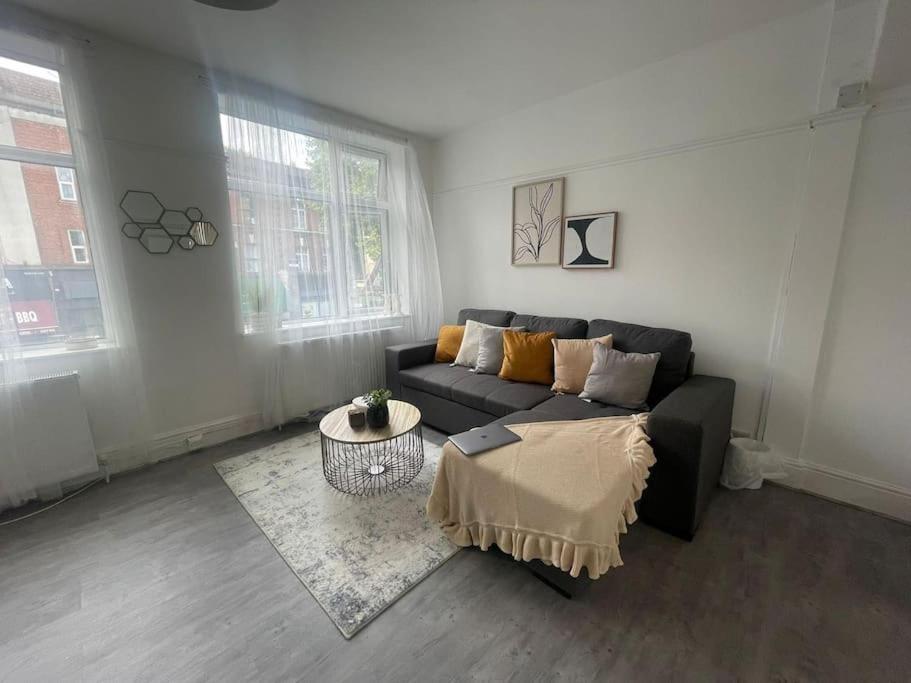 Lovely 2 Bed On Tower Bridge