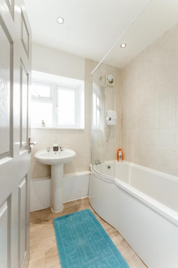 Stepney Beds To 24 *