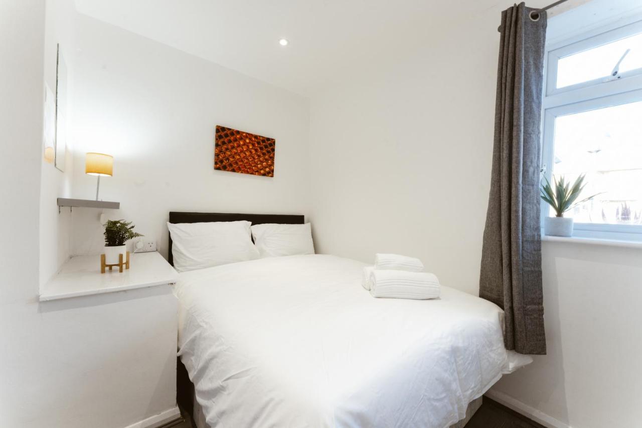 Stepney Beds To 24 *