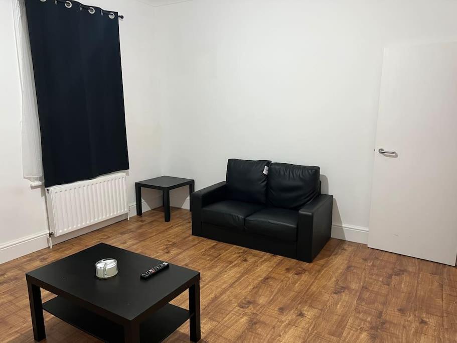 Lovely 1-bedroom With Free Parking & Garden. Apartamento