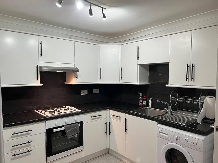 Apartamento Lovely 1-bedroom With Free Parking & Garden.