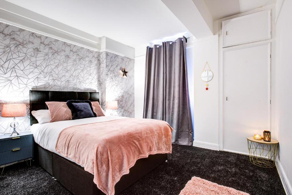 Hyde Park 2 Bedroom London