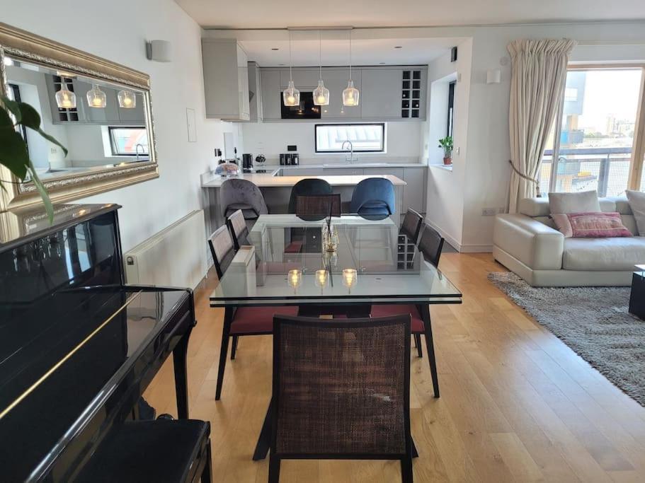 Stunning 3 Double Bedroom In Greenwich Near O2 Apartment