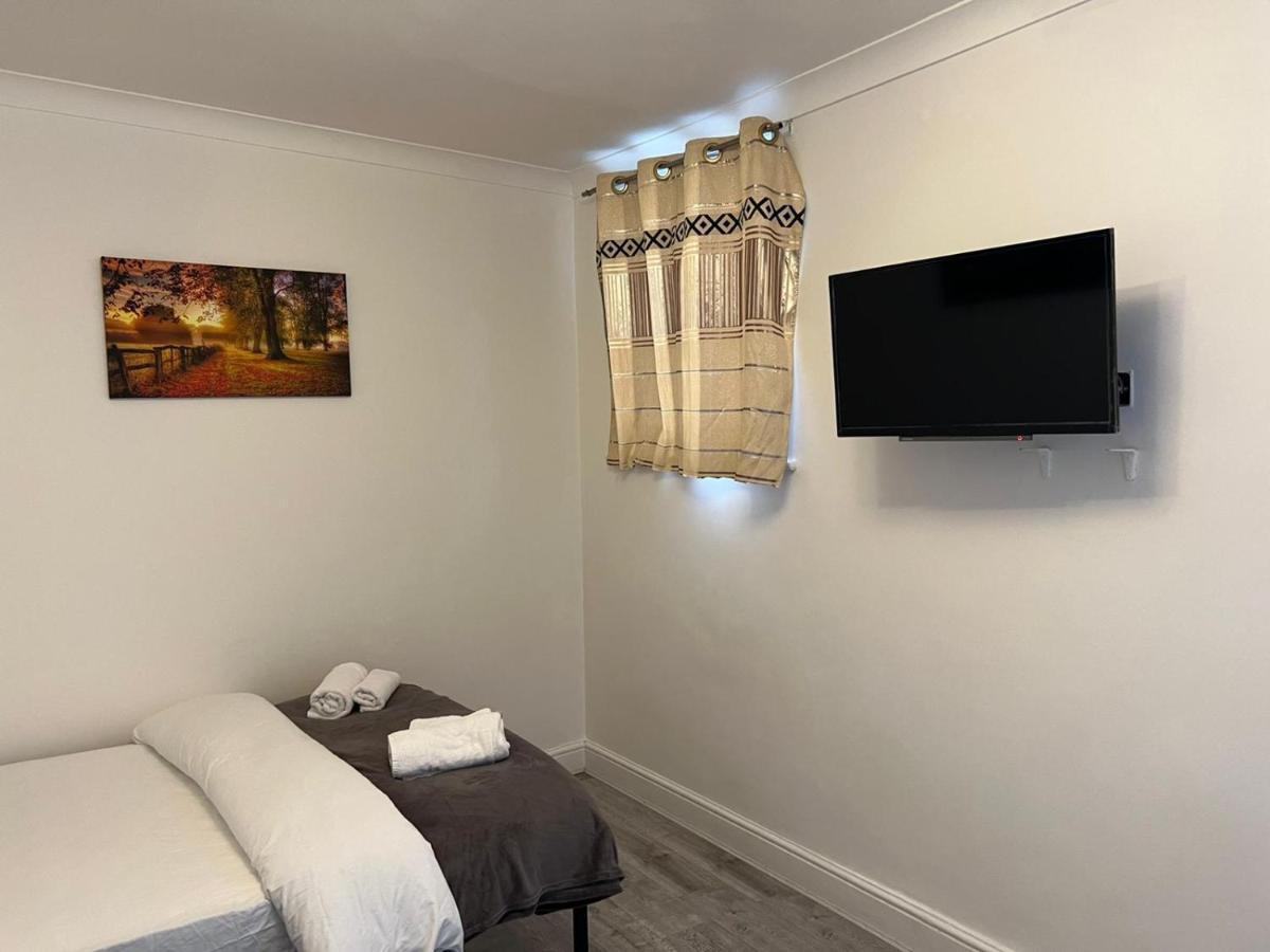 F4-ground Floor Studio Fits 3 Near Paddington * London