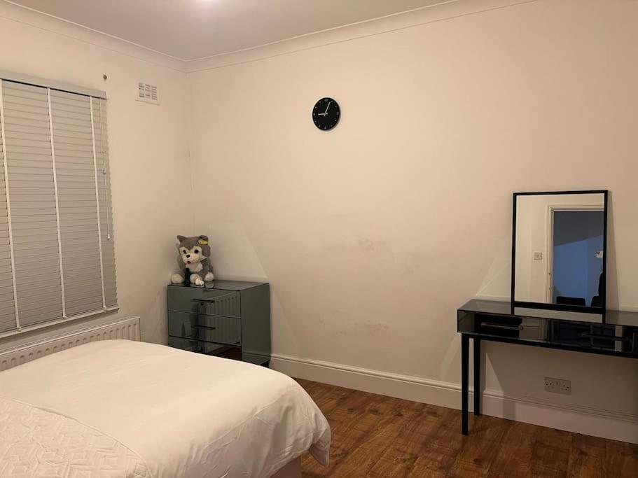 Apartamento Lovely 1-bedroom With Free Parking & Garden.