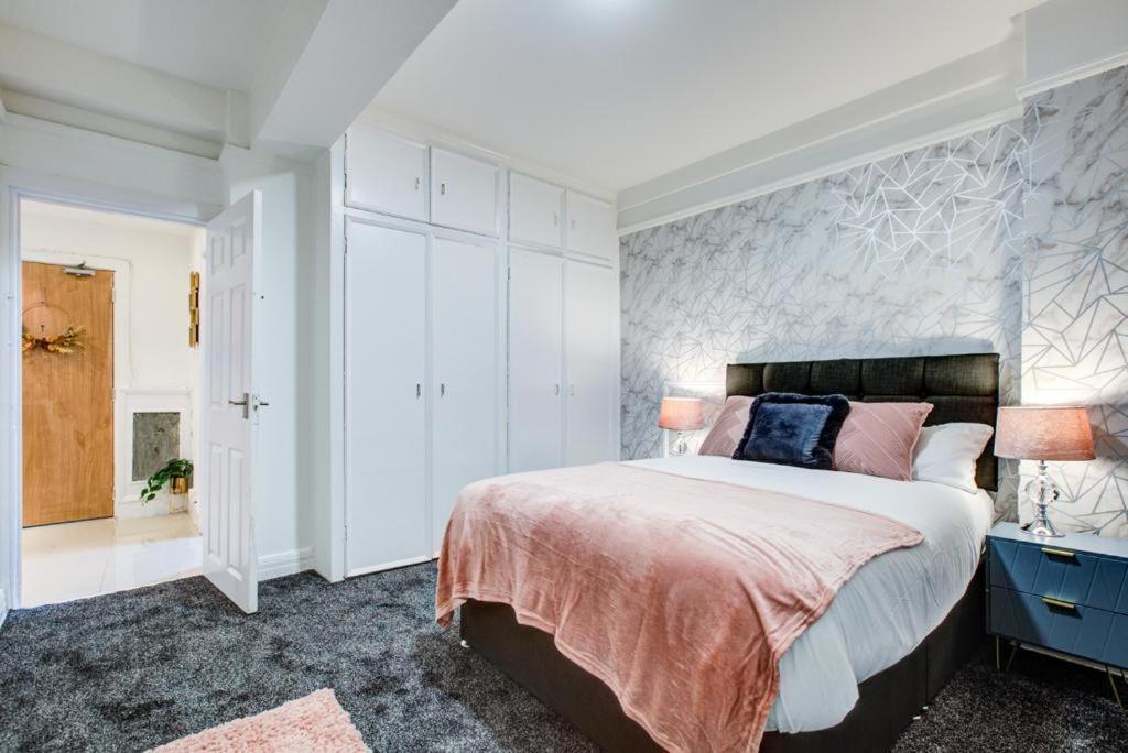 Hyde Park 2 Bedroom Apartment *