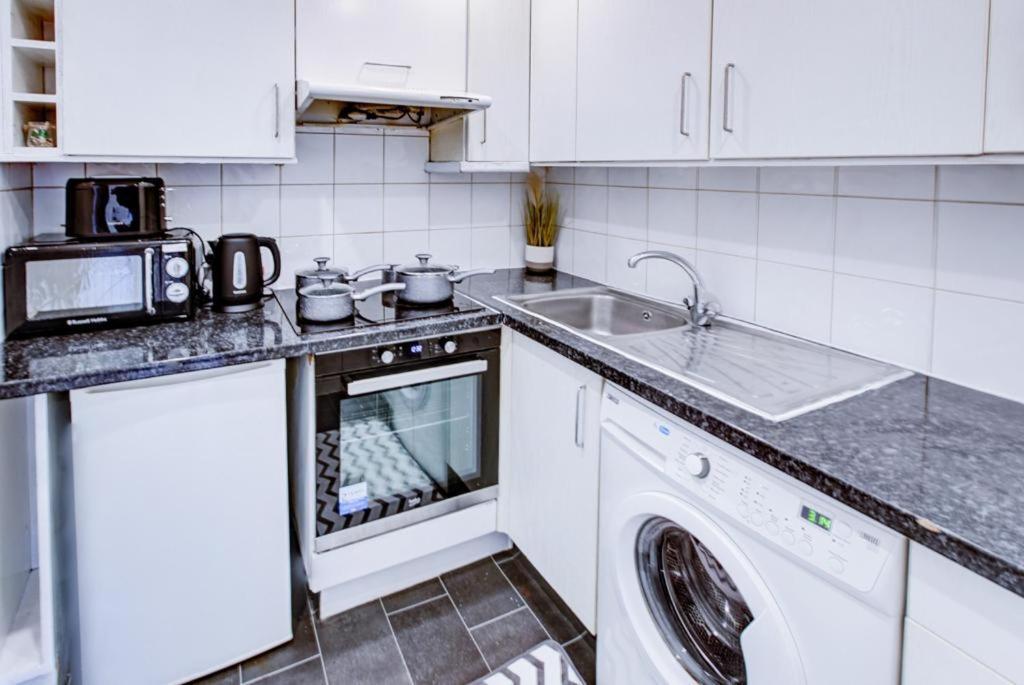 Apartment Hyde Park 2 Bedroom London