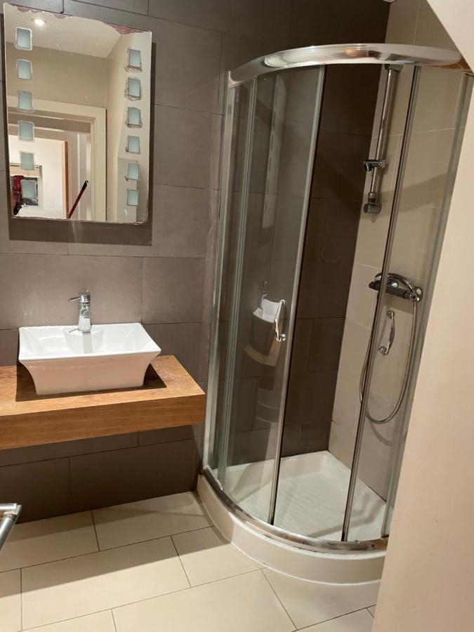Cozy & Spacious 2 Mins Away From Train Station Séjour chez l'habitant Londres