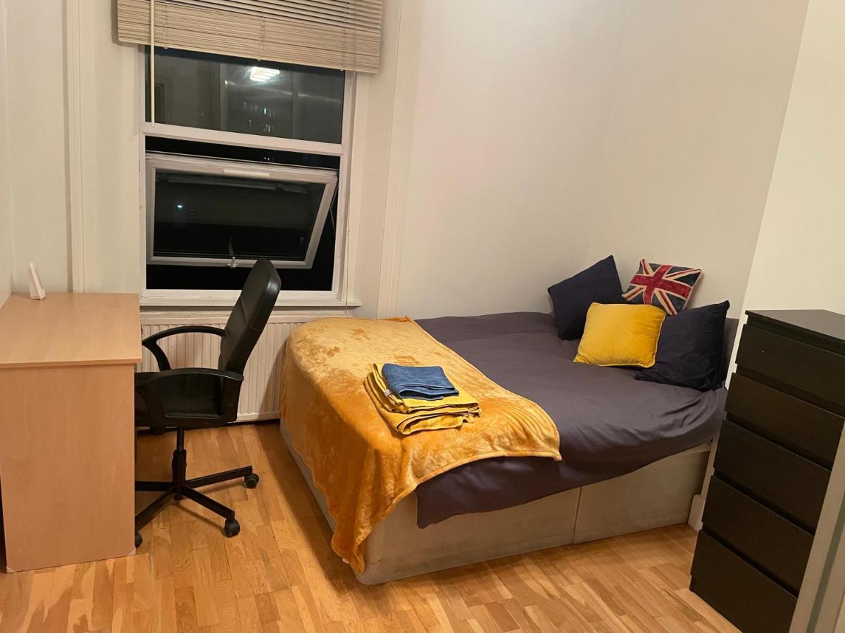 Cozy & Spacious 2 Mins Away From Train Station Londres