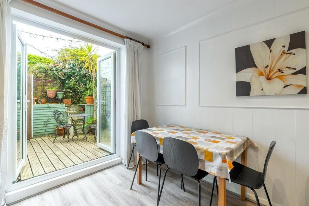 Apartamento Lovely West Entire Londres