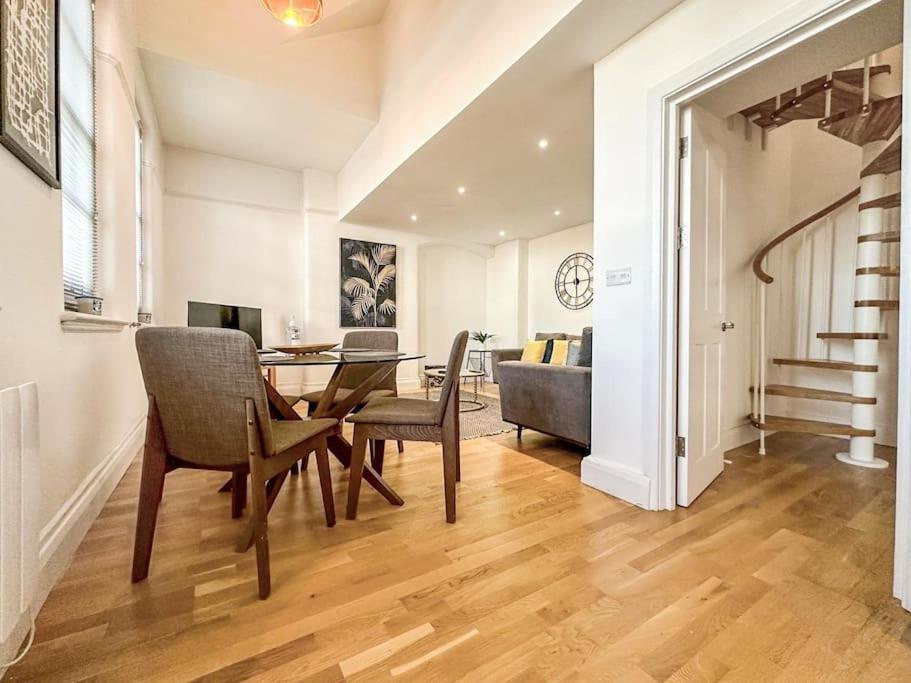 Appartement Newly Refurbished Luxury 3 Bedroom *