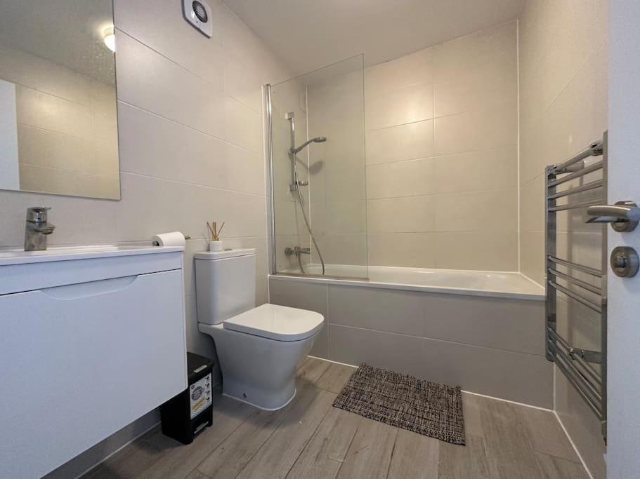 Newly Refurbished Luxury 3 Bedroom Appartement *