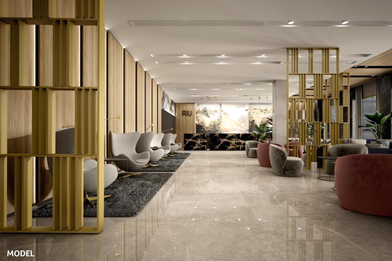 Hotel Riu Plaza Victoria 4*