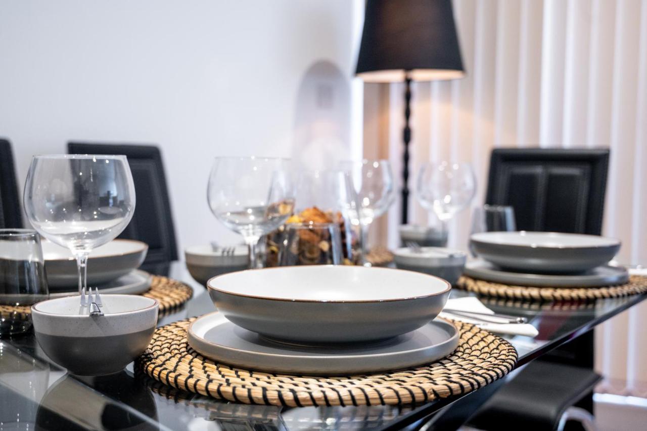 Apartamento Luxury 2 Bedrooms - 2 Bathrooms - F5 *