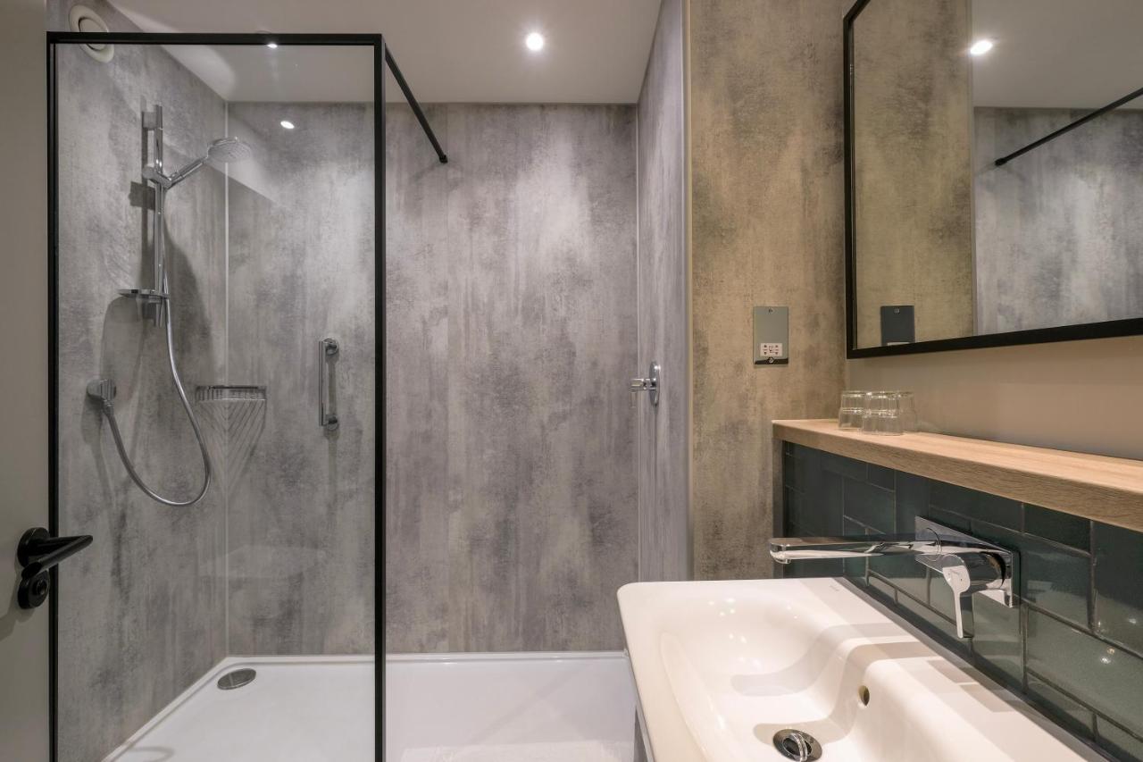 Royal National Hotel 3*