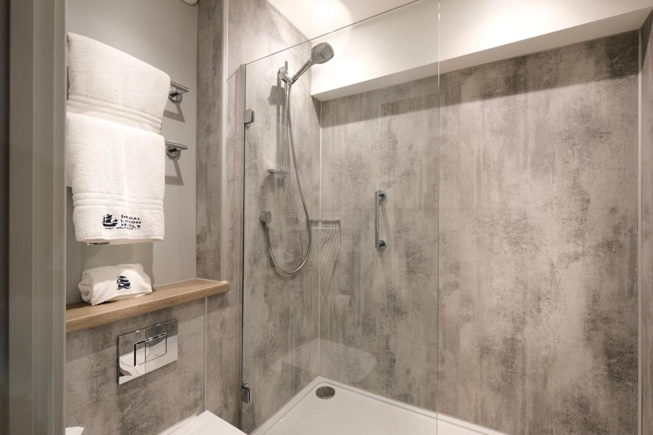 Royal National Hotel 3*