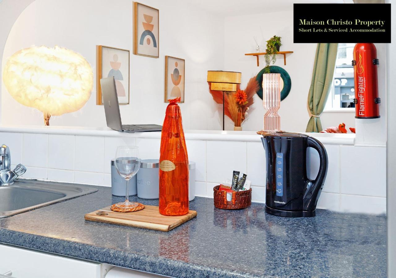 Kirkwall Apartment: Cozy 1-bedroom With Wi-fi By Maison Christo Apartment London