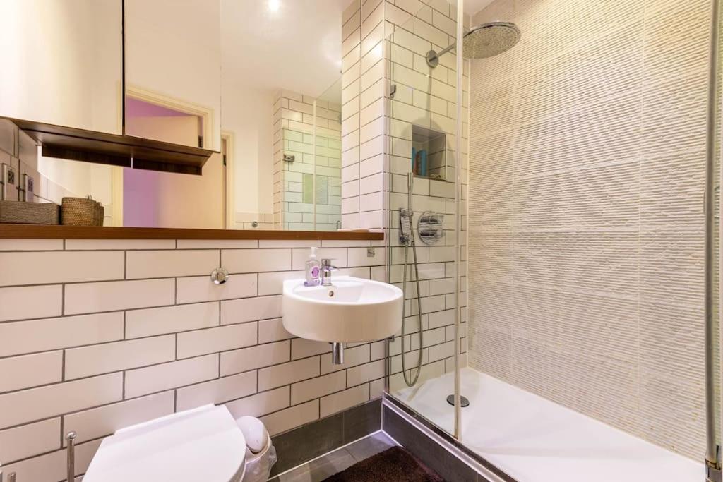 Luxurious Flat Sunny, Quiet, Design, Lift, Balcony Apartment London