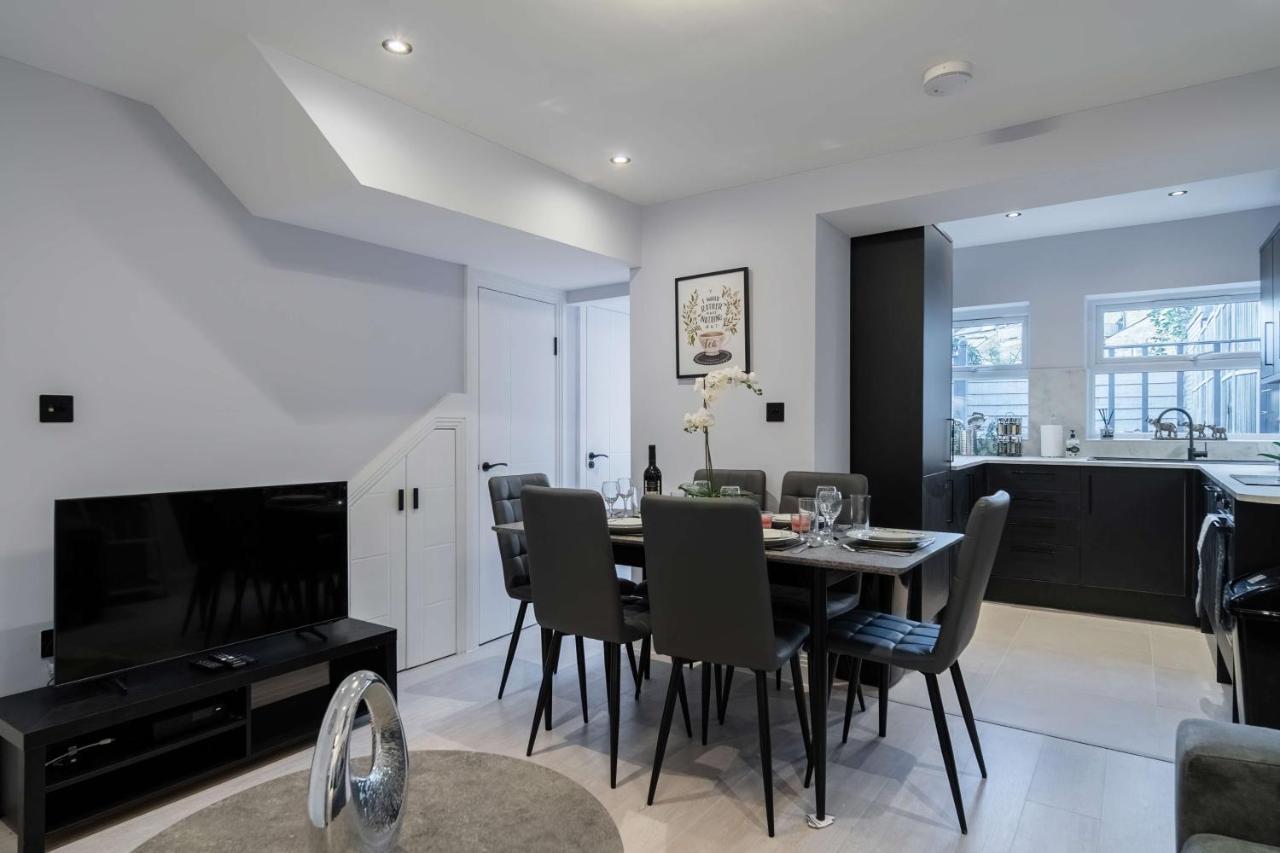 Apartment Stunning 3 Bed 3 Bath Townhouse
