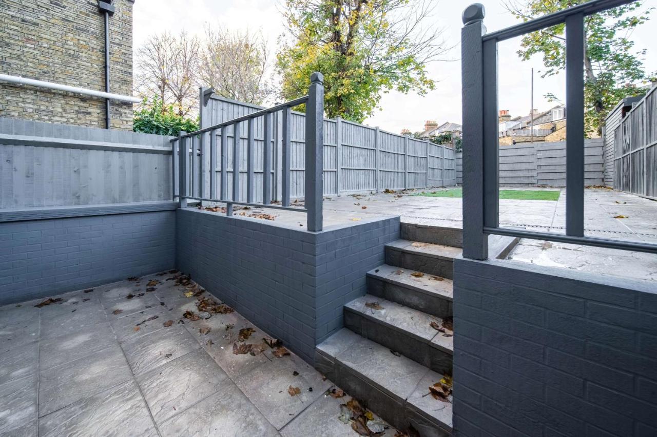 Stunning 3 Bed 3 Bath Townhouse Apartment