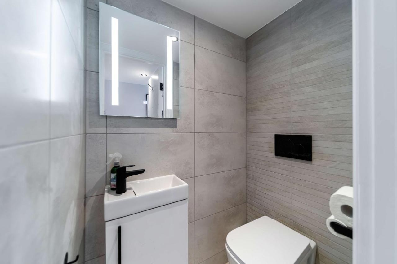Apartment Stunning 3 Bed 3 Bath Townhouse