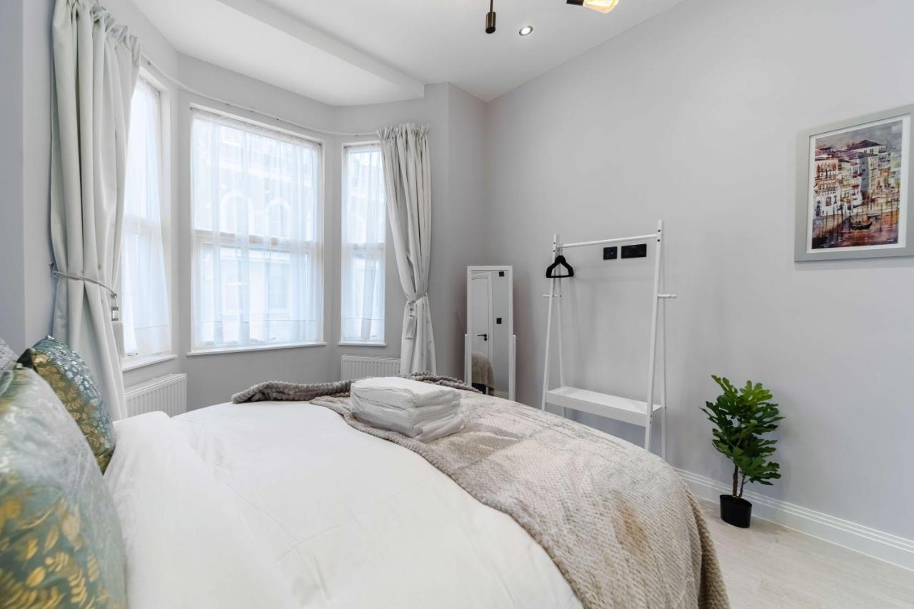 Stunning 3 Bed 3 Bath Townhouse Apartment