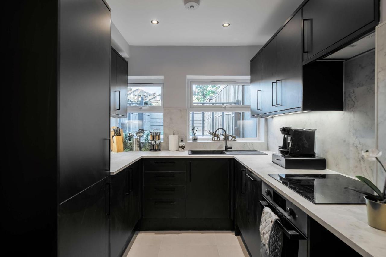 Stunning 3 Bed 3 Bath Townhouse Apartment