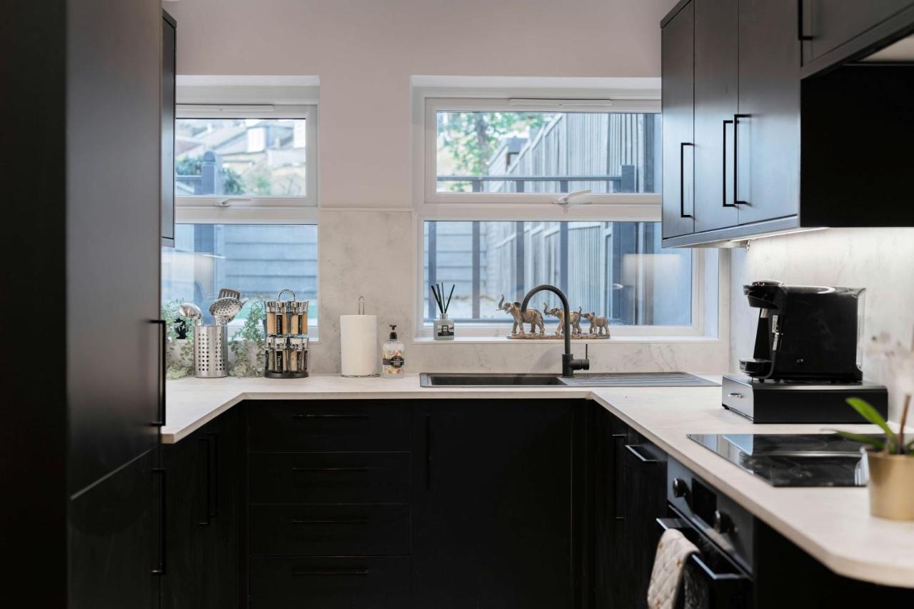 Stunning 3 Bed 3 Bath Townhouse Apartment London