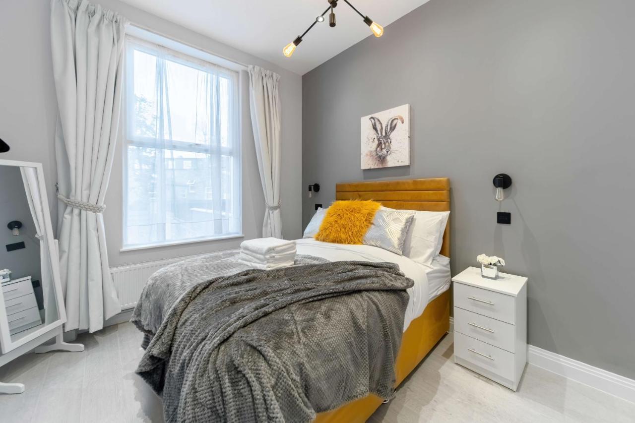 Stunning 3 Bed 3 Bath Townhouse Apartment
