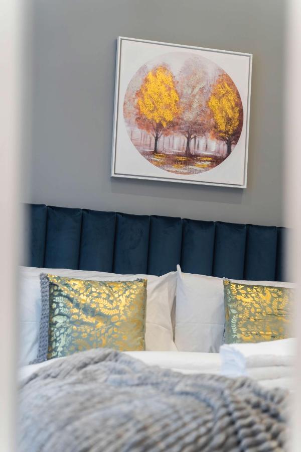 Stunning 3 Bed 3 Bath Townhouse Apartment
