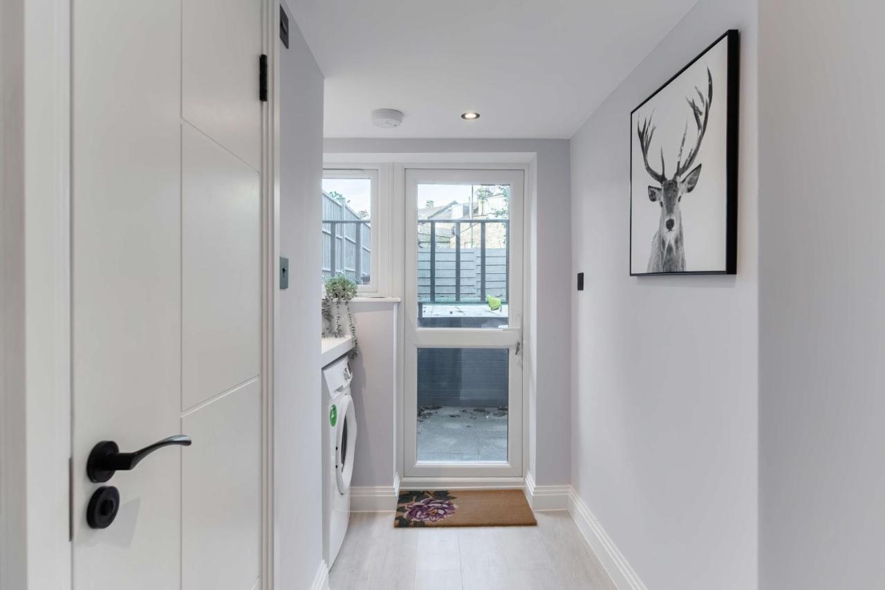 Stunning 3 Bed 3 Bath Townhouse * London