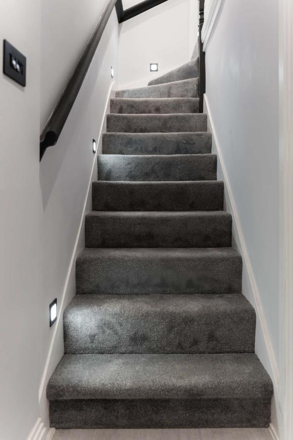 Apartment Stunning 3 Bed 3 Bath Townhouse *
