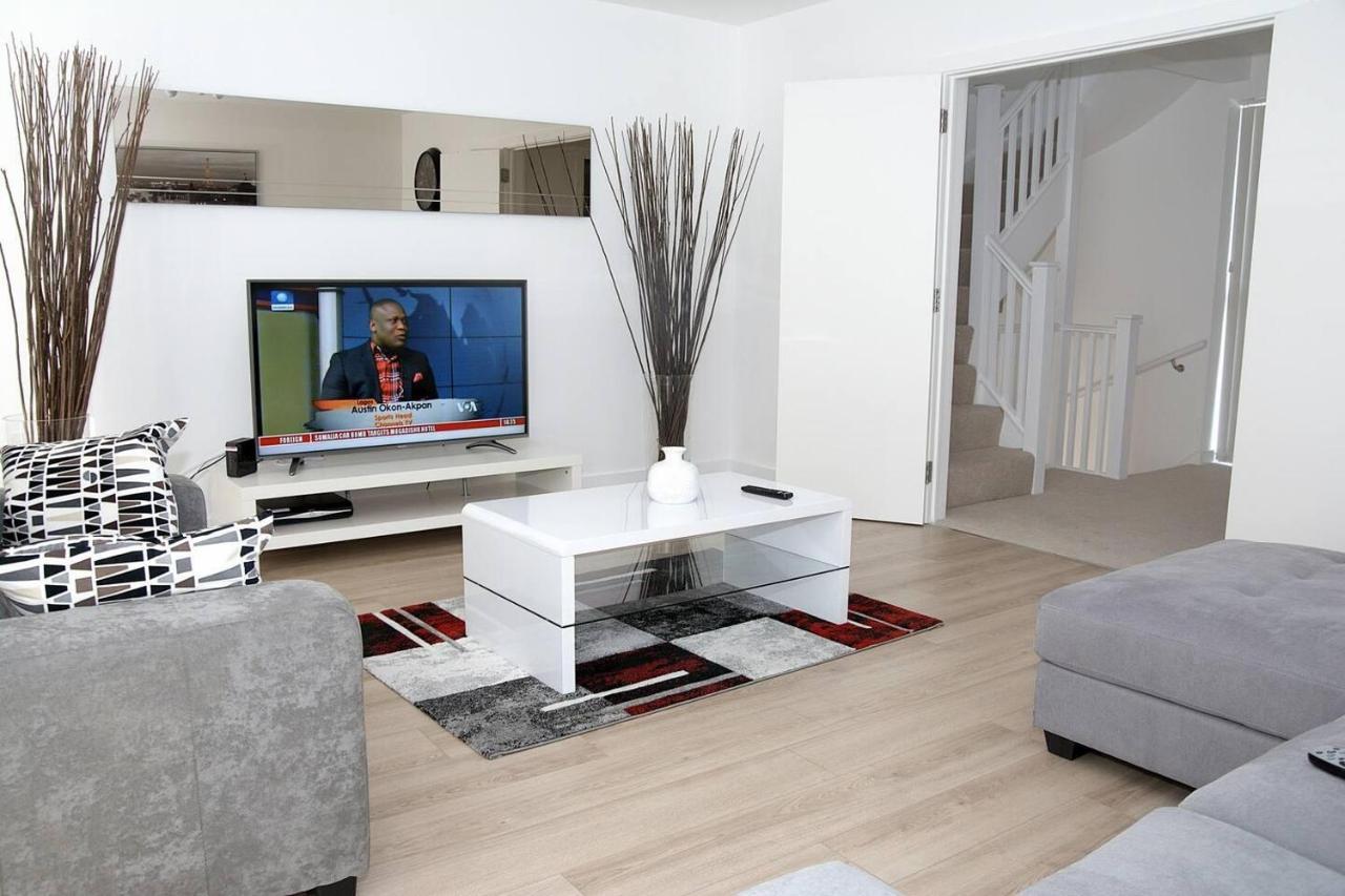 East - Sleeps 6 - Pets Allowed Holiday home *