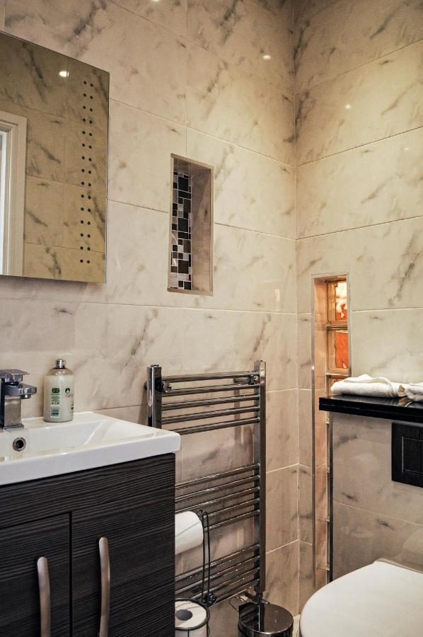 Apartamento Luxury 5 Star - Parking, Garden, Nr Greater Metro Stations Londres