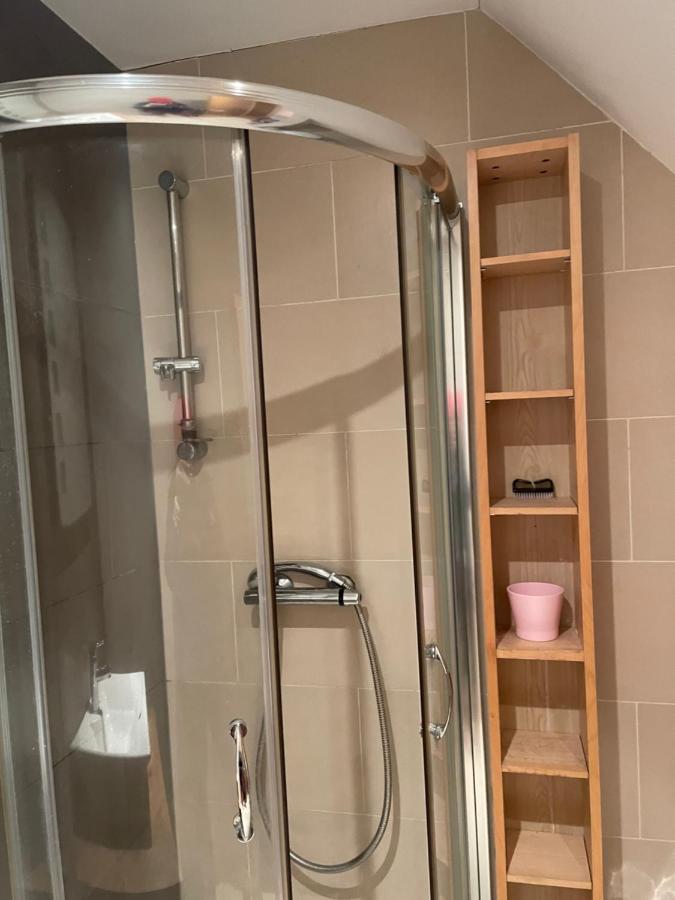Cozy & Spacious 2 Mins Away From Train Station *