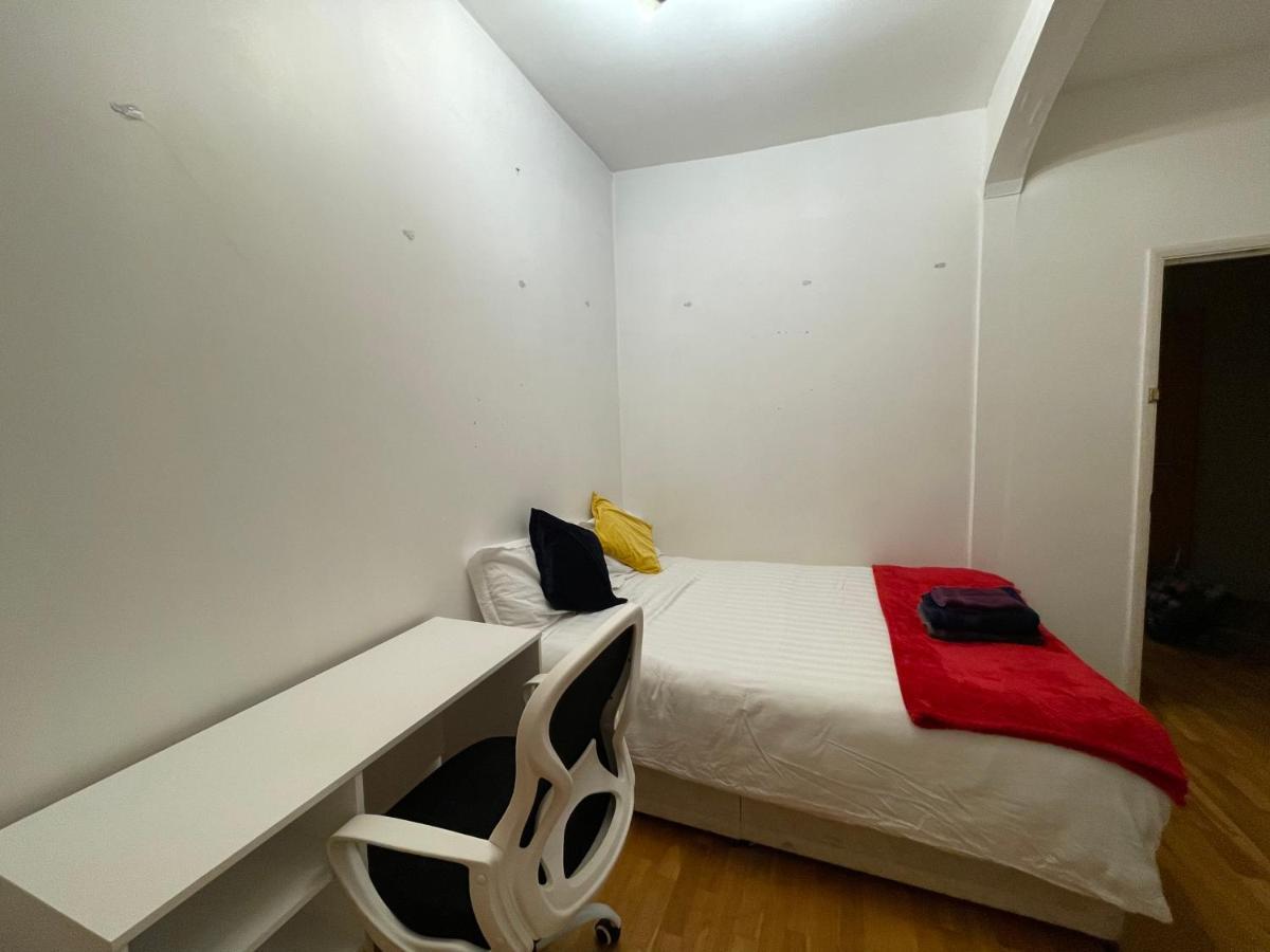 Cozy & Spacious 2 Mins Away From Train Station