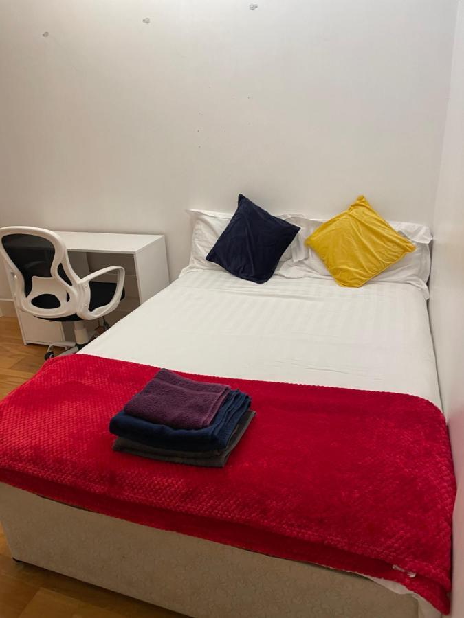 Cozy & Spacious 2 Mins Away From Train Station