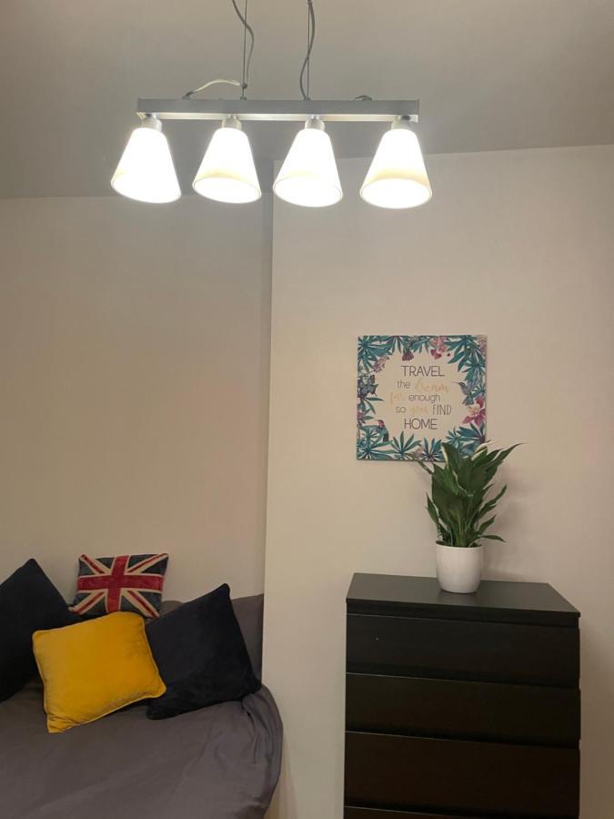 Cozy & Spacious 2 Mins Away From Train Station Londres